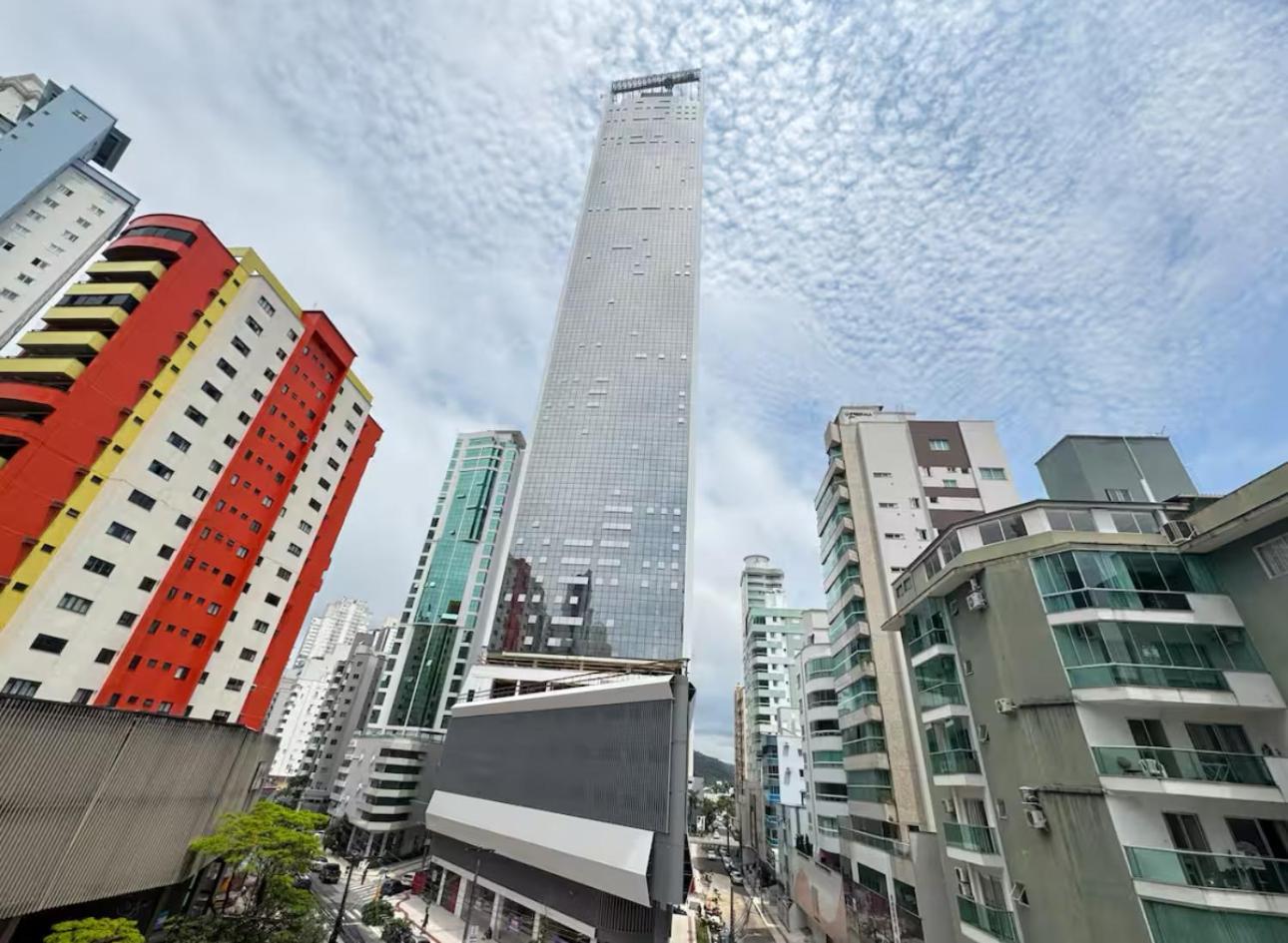 Apto Quadra Mar No Centro De Bc Apartamento